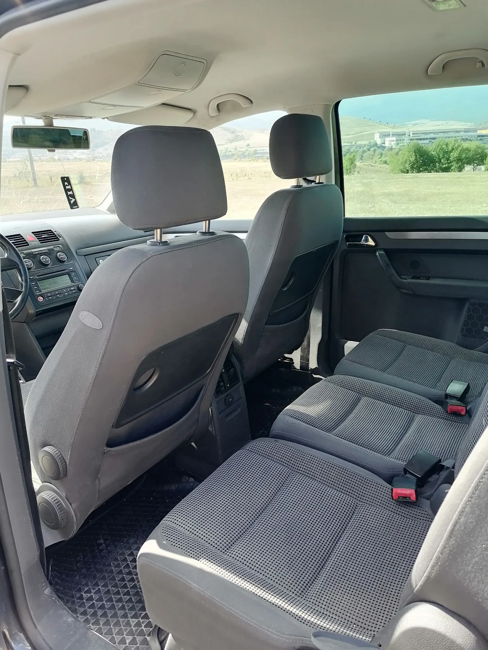 VW Touran 2.0TDI/Автомат/7места , снимка 10 - Автомобили и джипове - 55847660