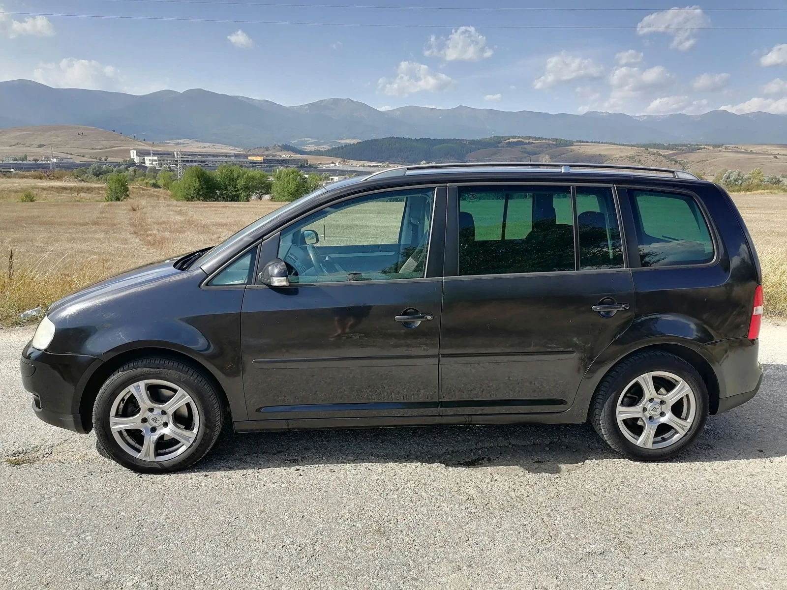 VW Touran 2.0TDI/Автомат/7места , снимка 8 - Автомобили и джипове - 55847660