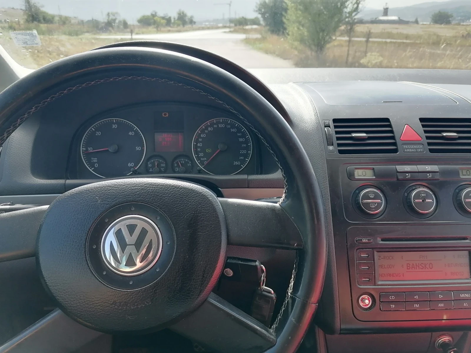 VW Touran 2.0TDI/Автомат/7места , снимка 15 - Автомобили и джипове - 55847660