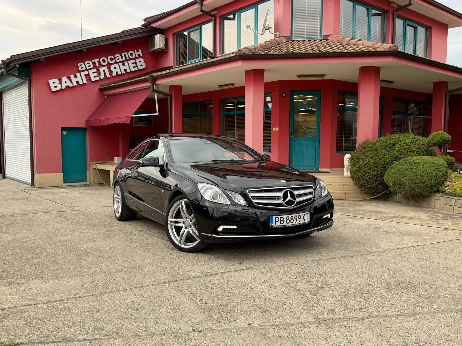 Mercedes-Benz E 350 CDI Coupe* Camera* Panorama* Harman\Kardon , снимка 16 - Автомобили и джипове - 56038446