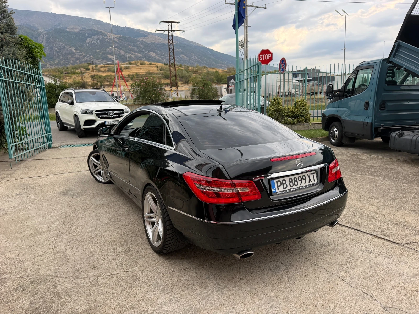 Mercedes-Benz E 350 CDI Coupe* Camera* Panorama* Harman\Kardon , снимка 11 - Автомобили и джипове - 56038446