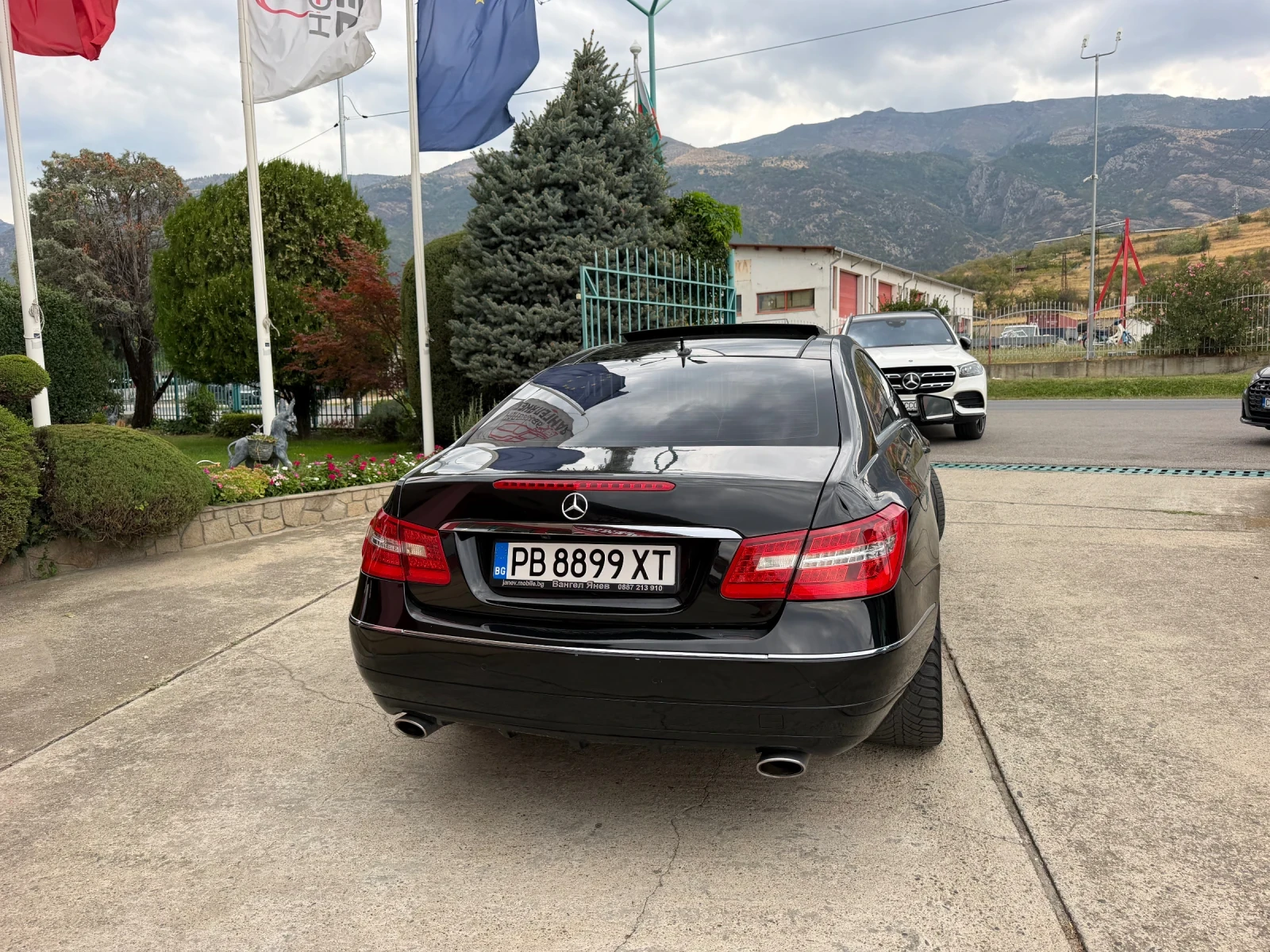 Mercedes-Benz E 350 CDI Coupe* Camera* Panorama* Harman\Kardon , снимка 12 - Автомобили и джипове - 56038446