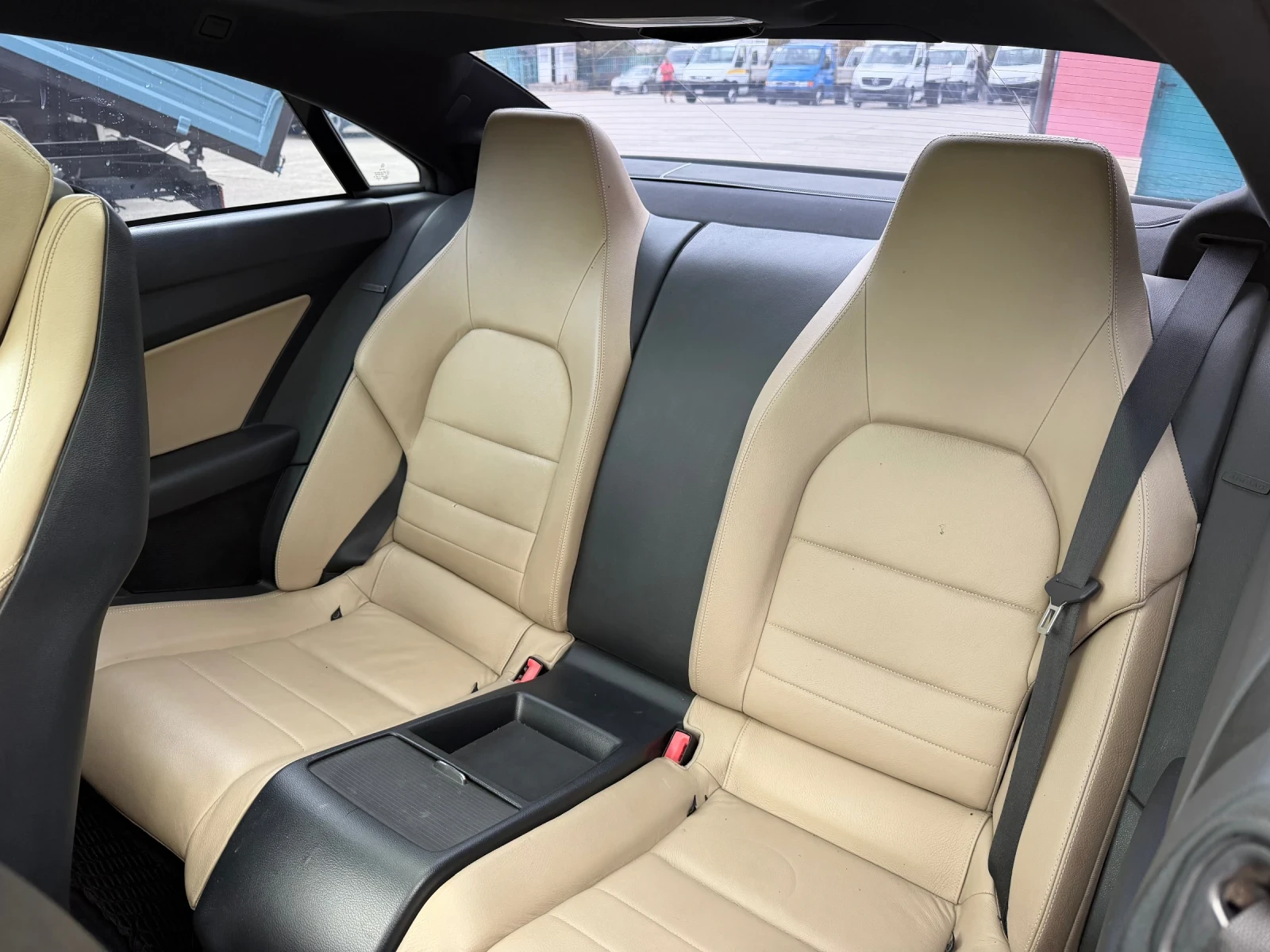 Mercedes-Benz E 350 CDI Coupe* Camera* Panorama* Harman\Kardon , снимка 10 - Автомобили и джипове - 56038446