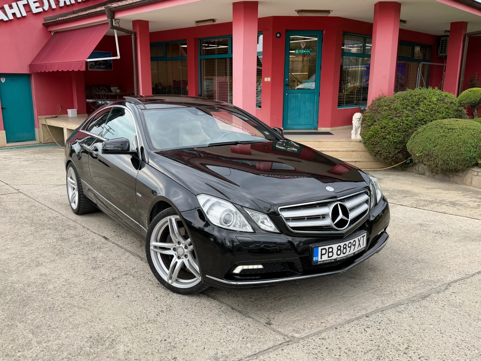 Mercedes-Benz E 350 CDI Coupe* Camera* Panorama* Harman\Kardon , снимка 2 - Автомобили и джипове - 56038446