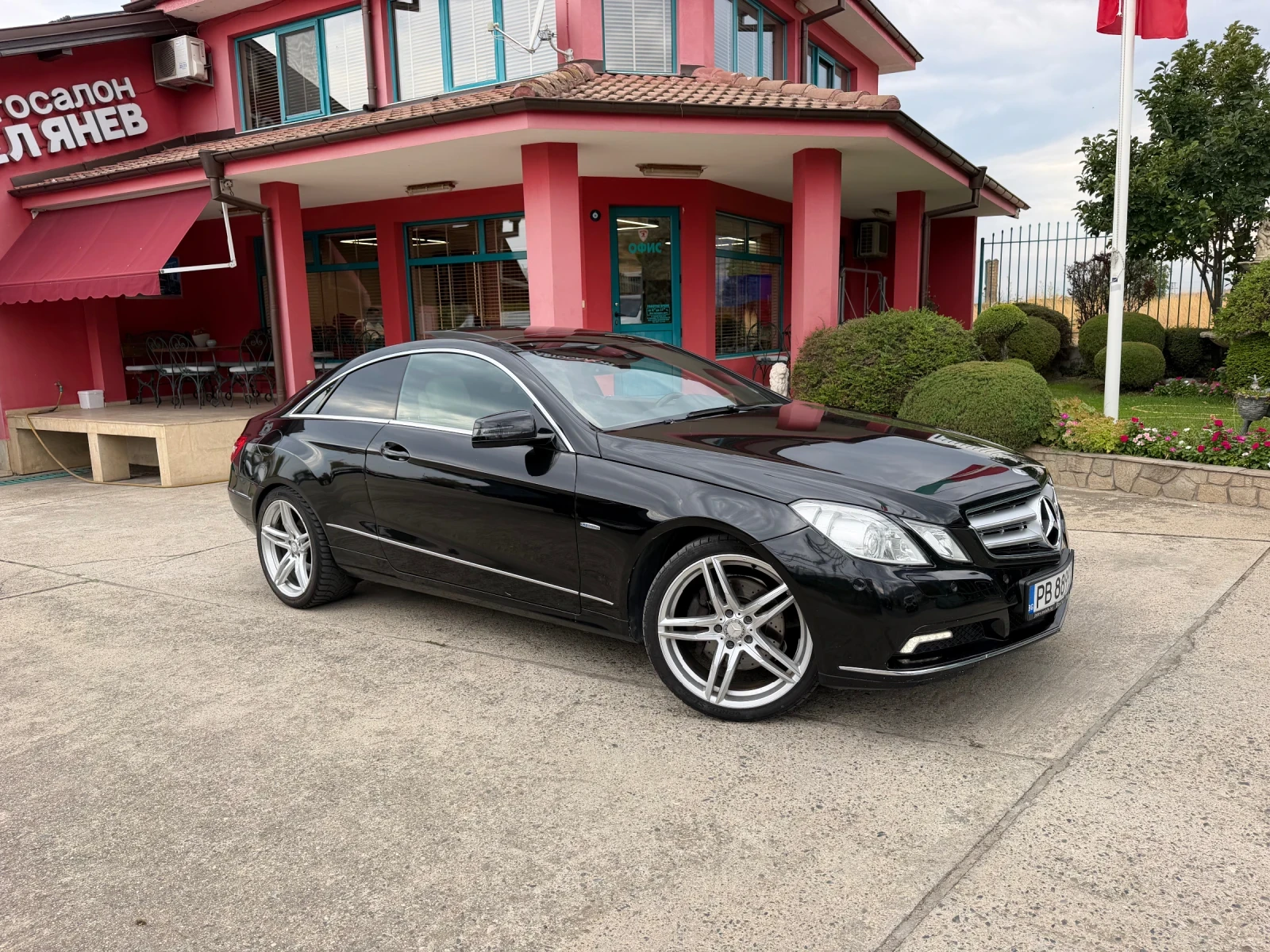 Mercedes-Benz E 350 CDI Coupe* Camera* Panorama* Harman\Kardon , снимка 15 - Автомобили и джипове - 56038446