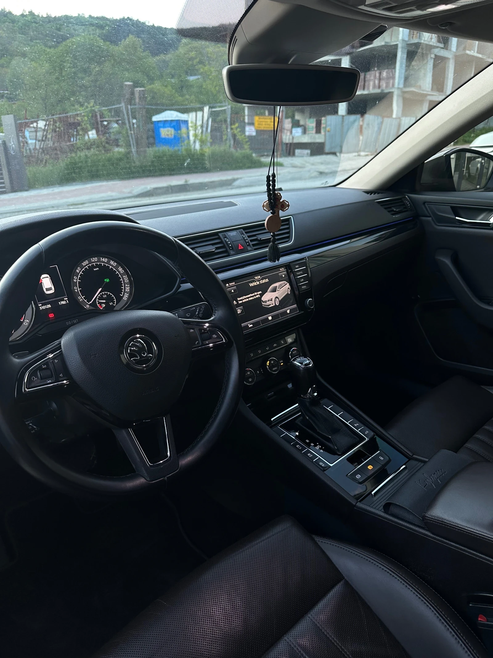 Skoda Superb  2.0TDI 190hp-4x4-LAURIN&KLEMENT ПЪРВИ СОБСТВЕНИК, снимка 10 - Автомобили и джипове - 56183403