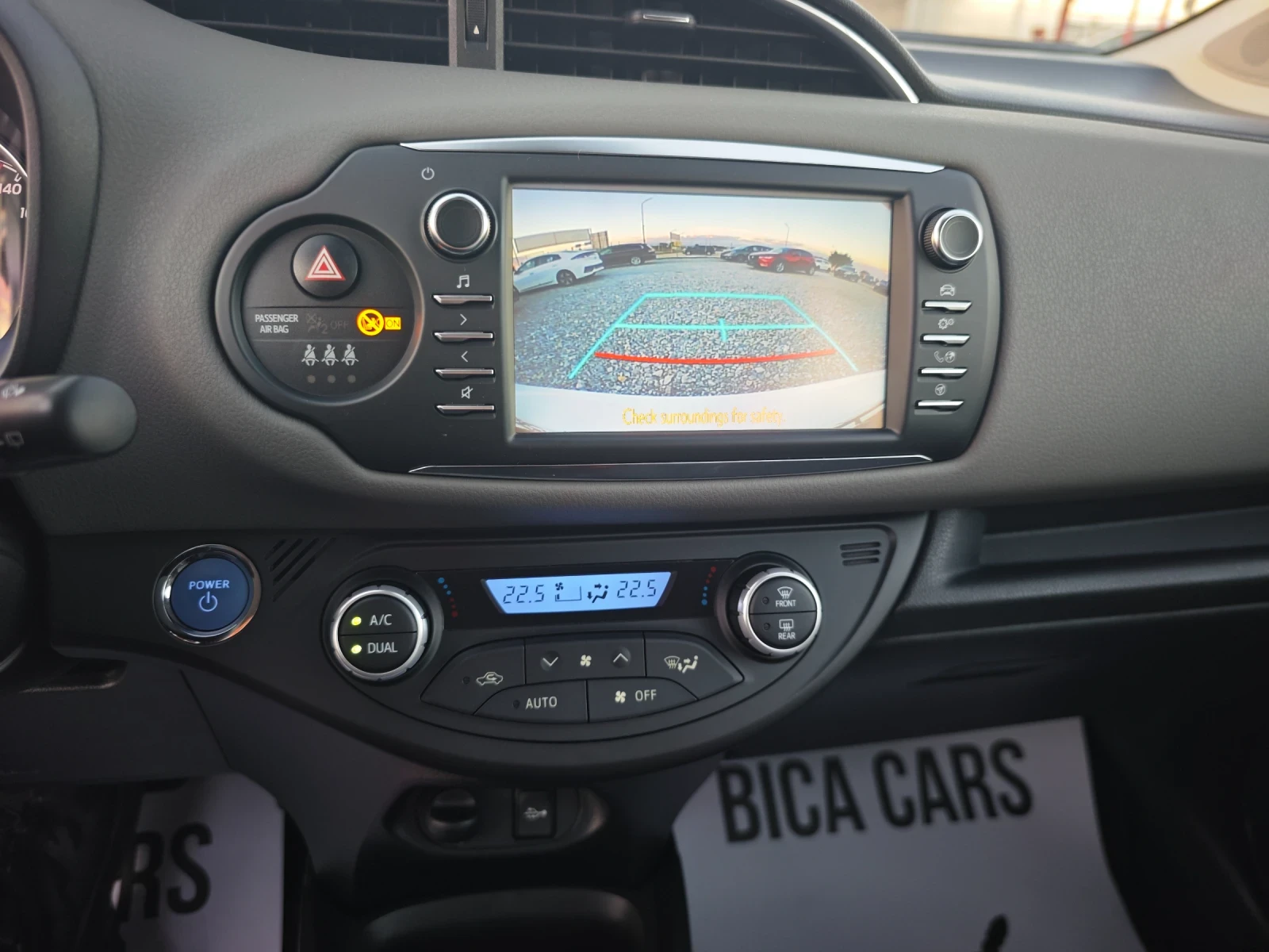 Toyota Yaris 1.5i Hybrid , снимка 10 - Автомобили и джипове - 56298381