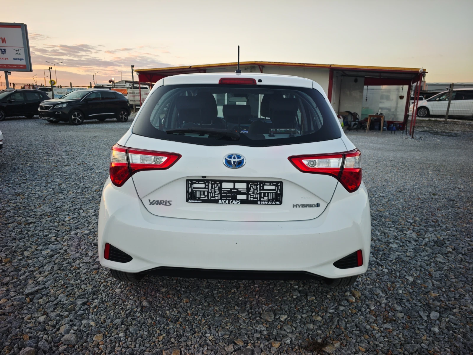 Toyota Yaris 1.5i Hybrid , снимка 5 - Автомобили и джипове - 56298381