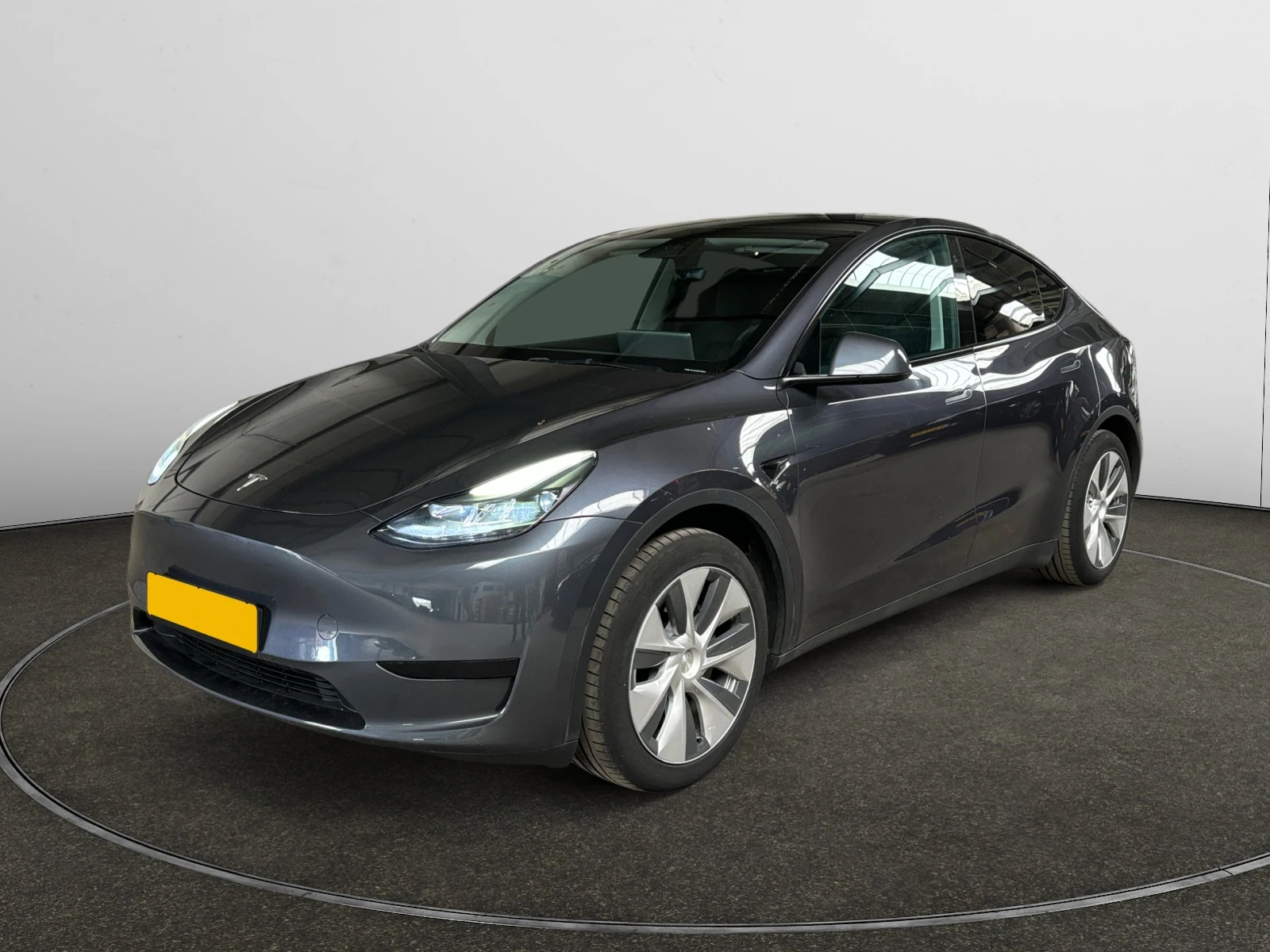 Tesla Model Y Standard Range 60 kWh Leather Navi LED , снимка 2 - Автомобили и джипове - 56369356