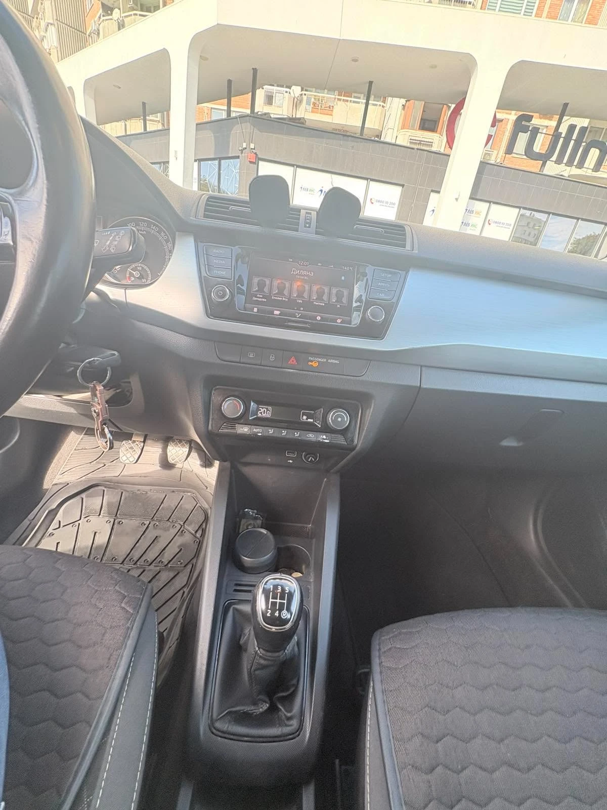Skoda Fabia 1.0 MPI, снимка 7 - Автомобили и джипове - 56605145