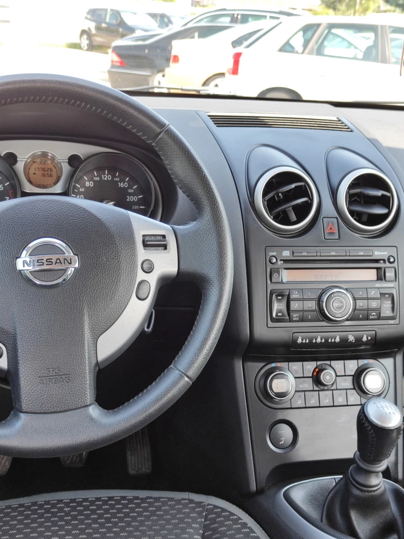 Nissan Qashqai 2.0i , снимка 12 - Автомобили и джипове - 46389804