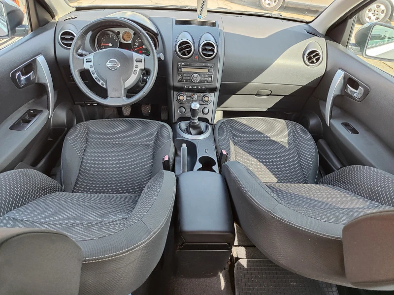 Nissan Qashqai 2.0i , снимка 11 - Автомобили и джипове - 46389804