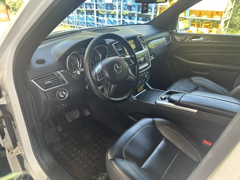 Mercedes-Benz ML 350 PREMIUM FULL, AMG optic. Сменени вериги, снимка 8 - Автомобили и джипове - 49454648