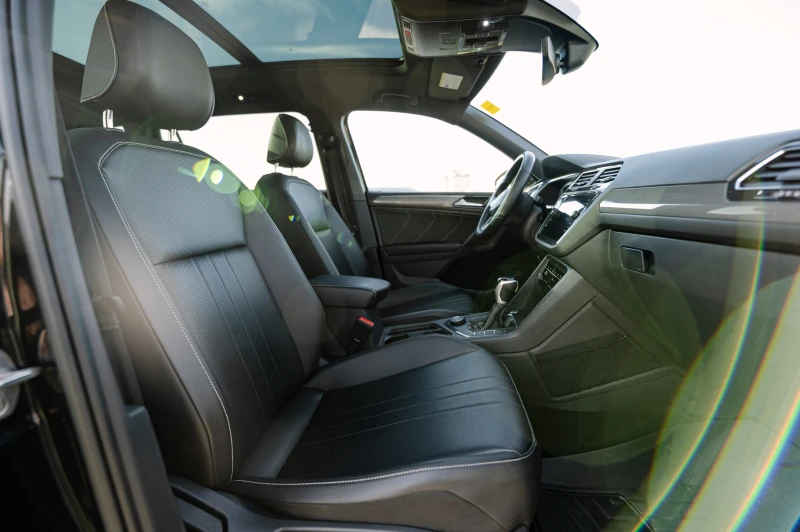 VW Tiguan R-Line 4Motion, снимка 10 - Автомобили и джипове - 53380544