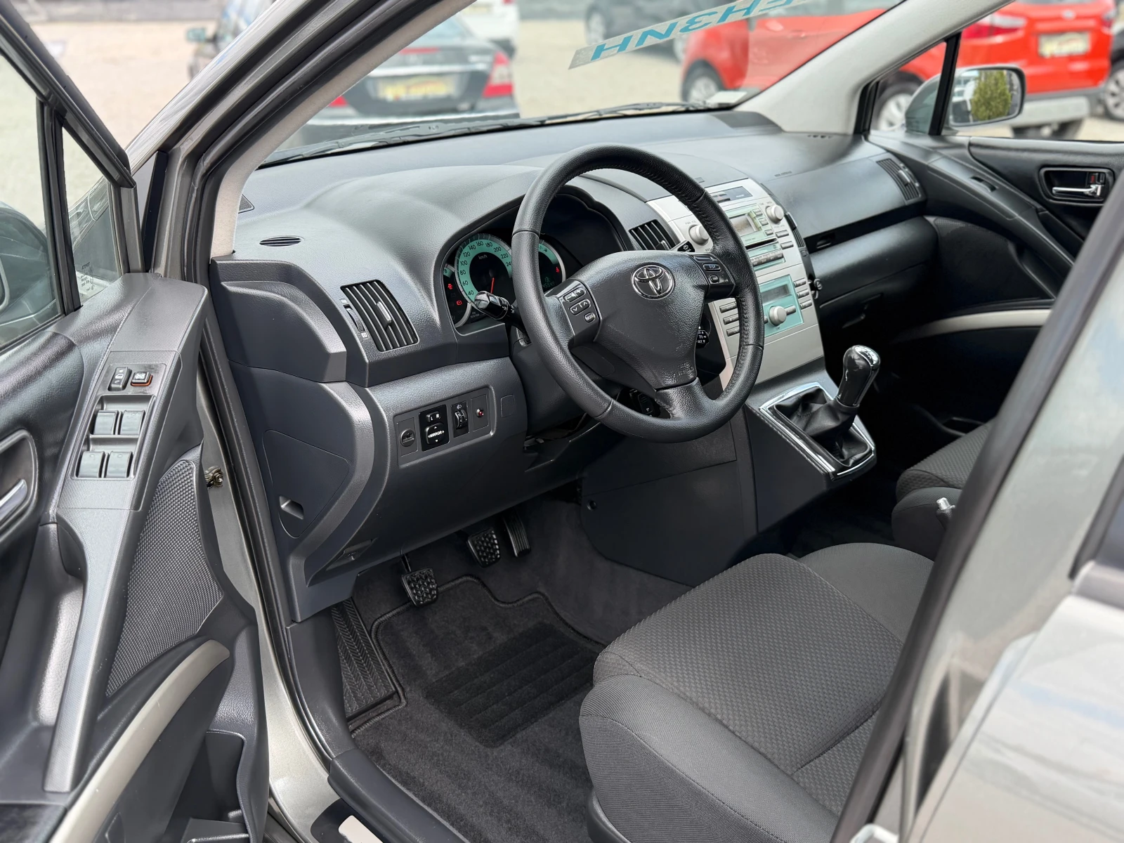 Toyota Corolla verso * 1.8-VVTI-129* ИТАЛИЯ* 7 МЕСТА* , снимка 14 - Автомобили и джипове - 46356023