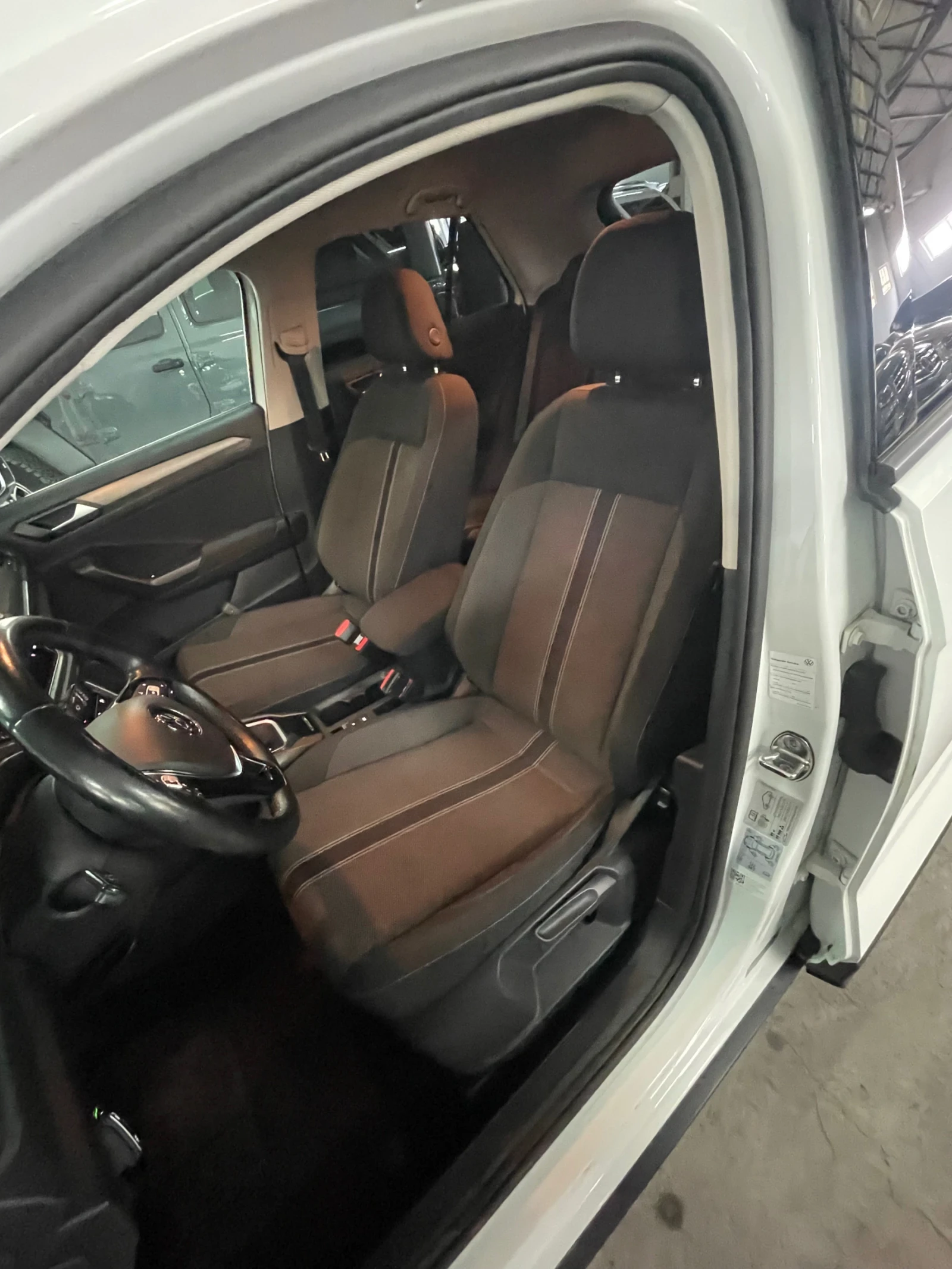 VW T-Roc 1.5/TSI/DSG/digital/камера/теглич/обслужена/, снимка 12 - Автомобили и джипове - 53892034