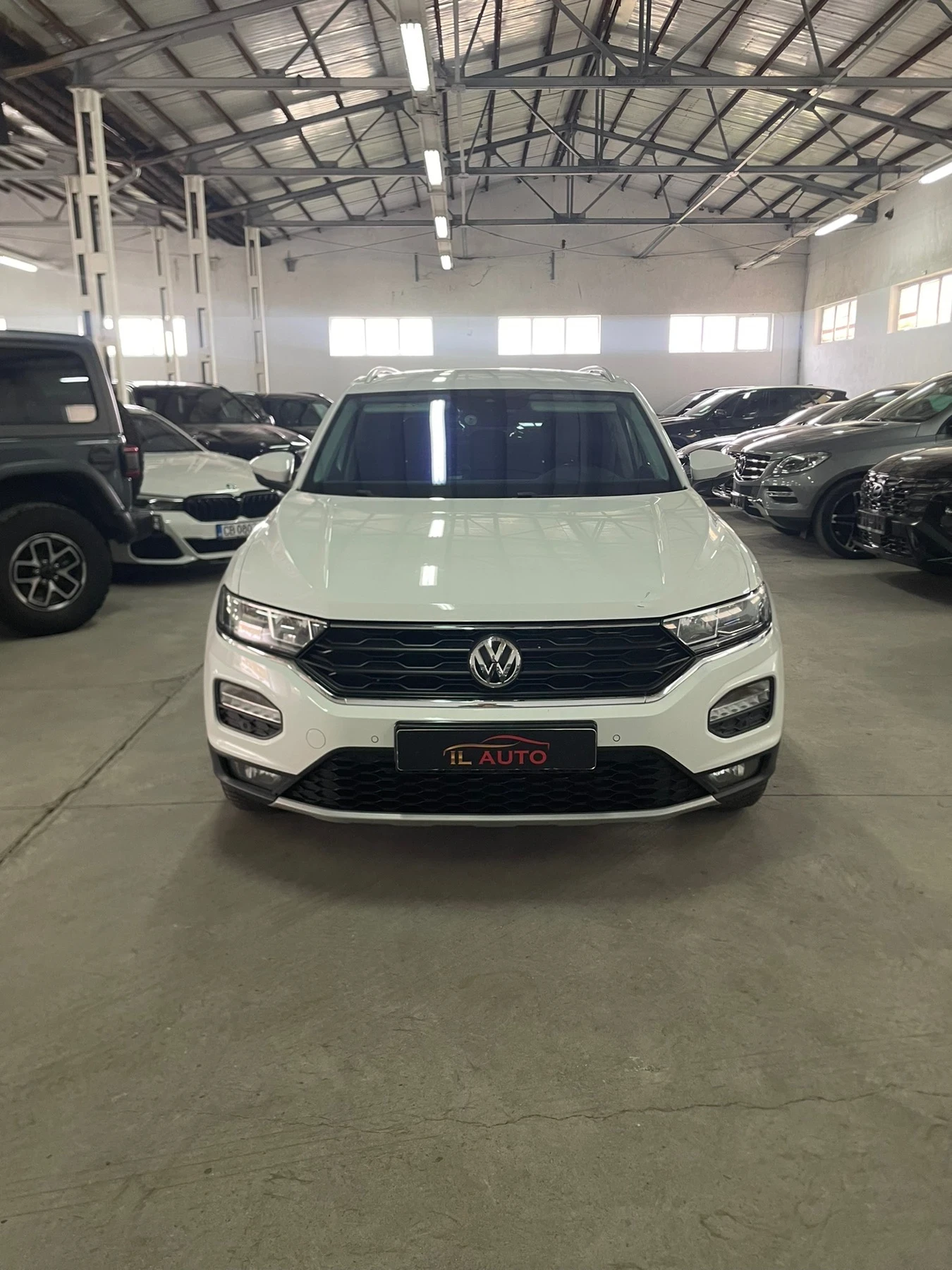 VW T-Roc 1.5/TSI/DSG/digital/камера/теглич/обслужена/