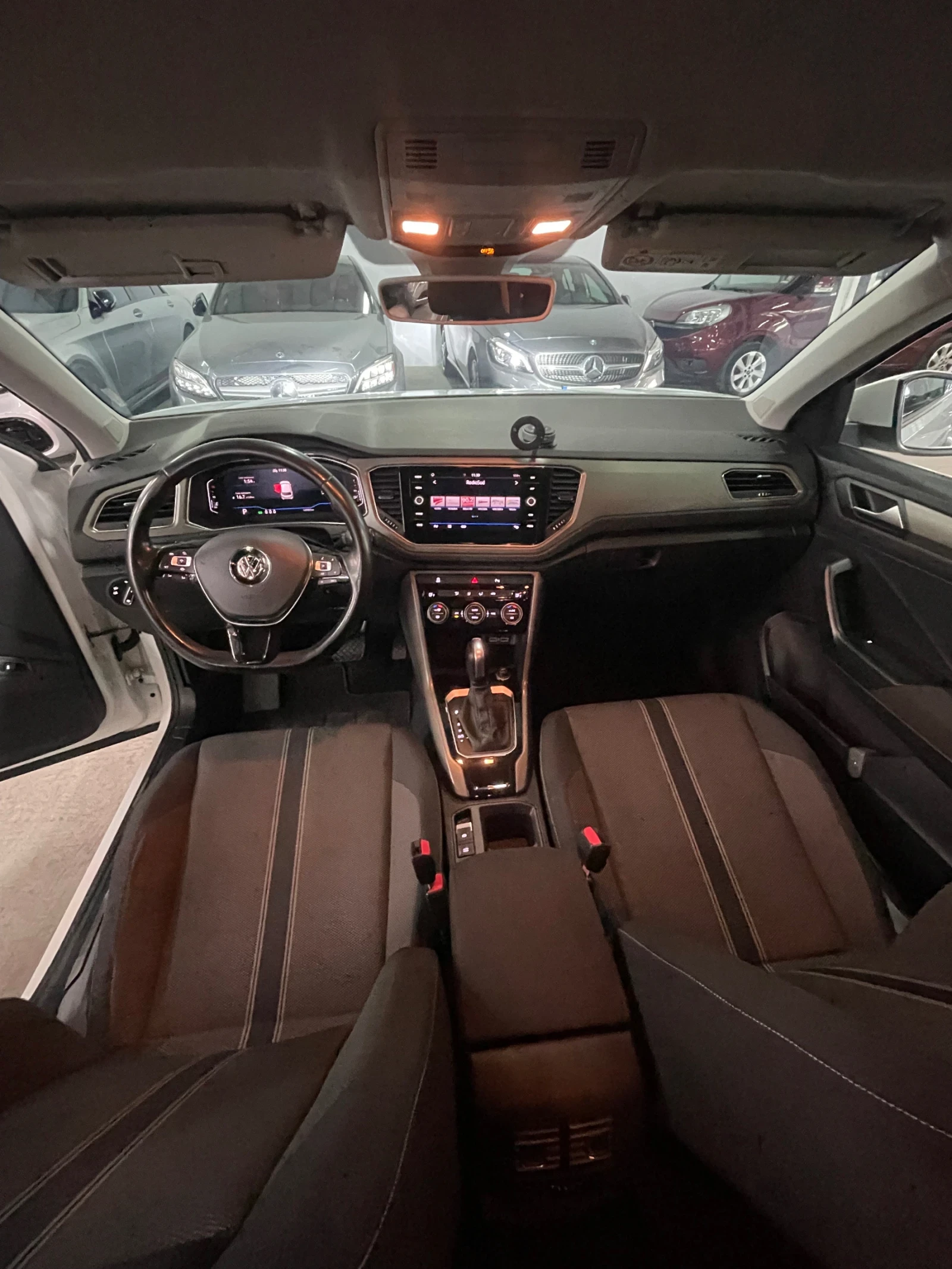 VW T-Roc 1.5/TSI/DSG/digital/камера/теглич/обслужена/, снимка 9 - Автомобили и джипове - 53892034