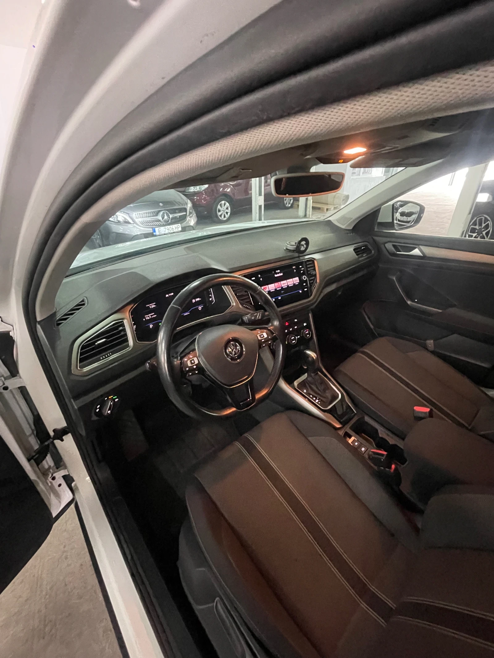 VW T-Roc 1.5/TSI/DSG/digital/камера/теглич/обслужена/, снимка 11 - Автомобили и джипове - 53892034