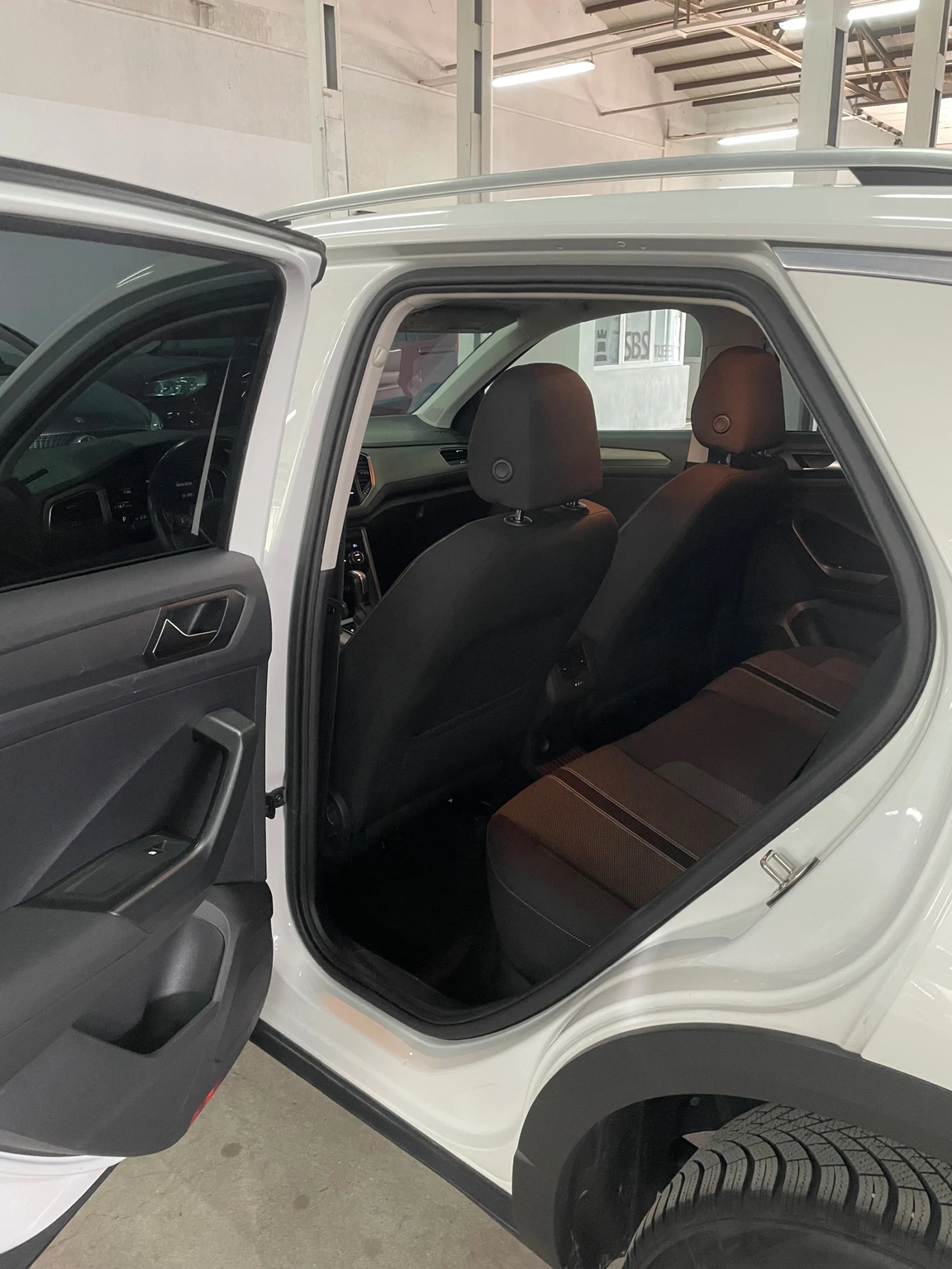 VW T-Roc 1.5/TSI/DSG/digital/камера/теглич/обслужена/, снимка 10 - Автомобили и джипове - 53892034