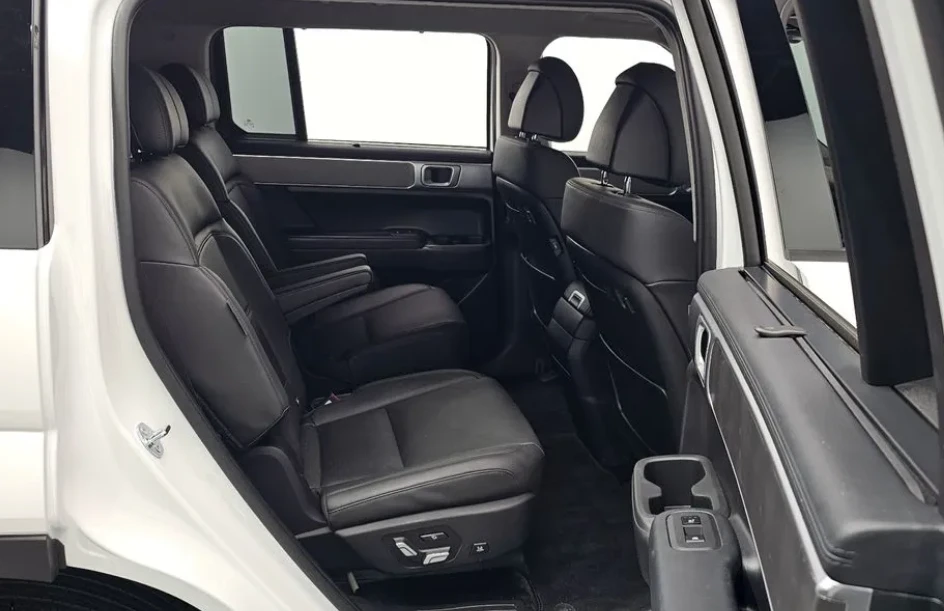 Hyundai Santa fe 1.6HEV/215HP/360/NAVI/HUD/LED/DIGITAL/4X4/4MC, снимка 10 - Автомобили и джипове - 54229344