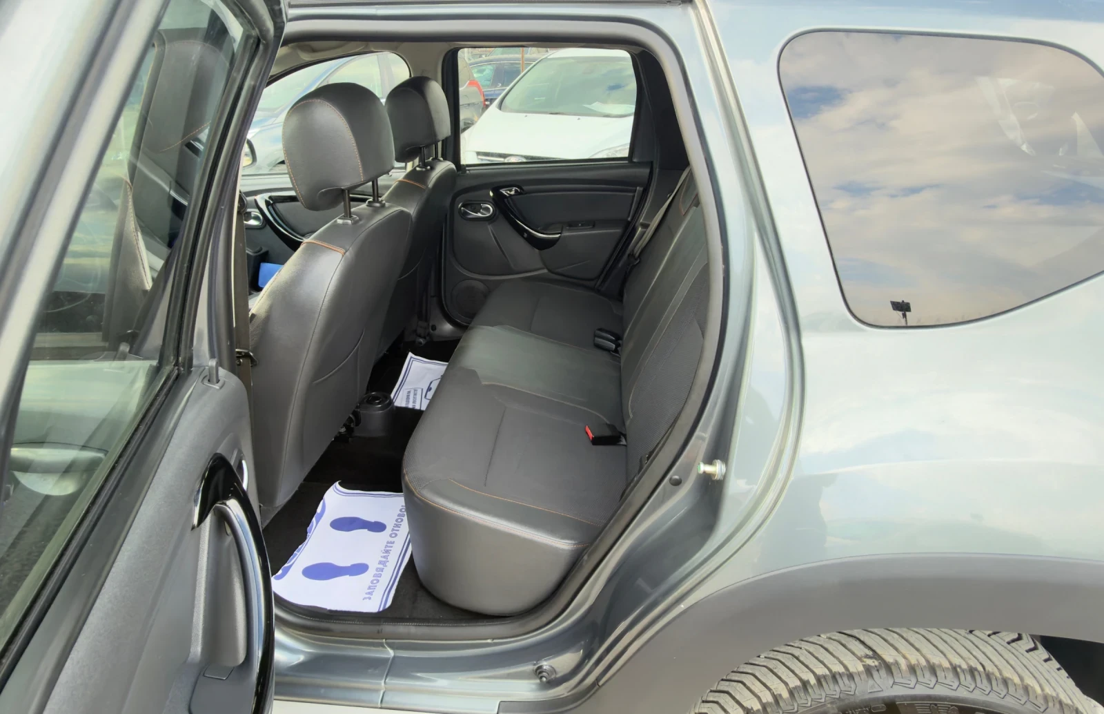 Dacia Duster 1.6 GPL * LAUREATE * EURO6B * NAVi * KAMERA, снимка 8 - Автомобили и джипове - 54260336