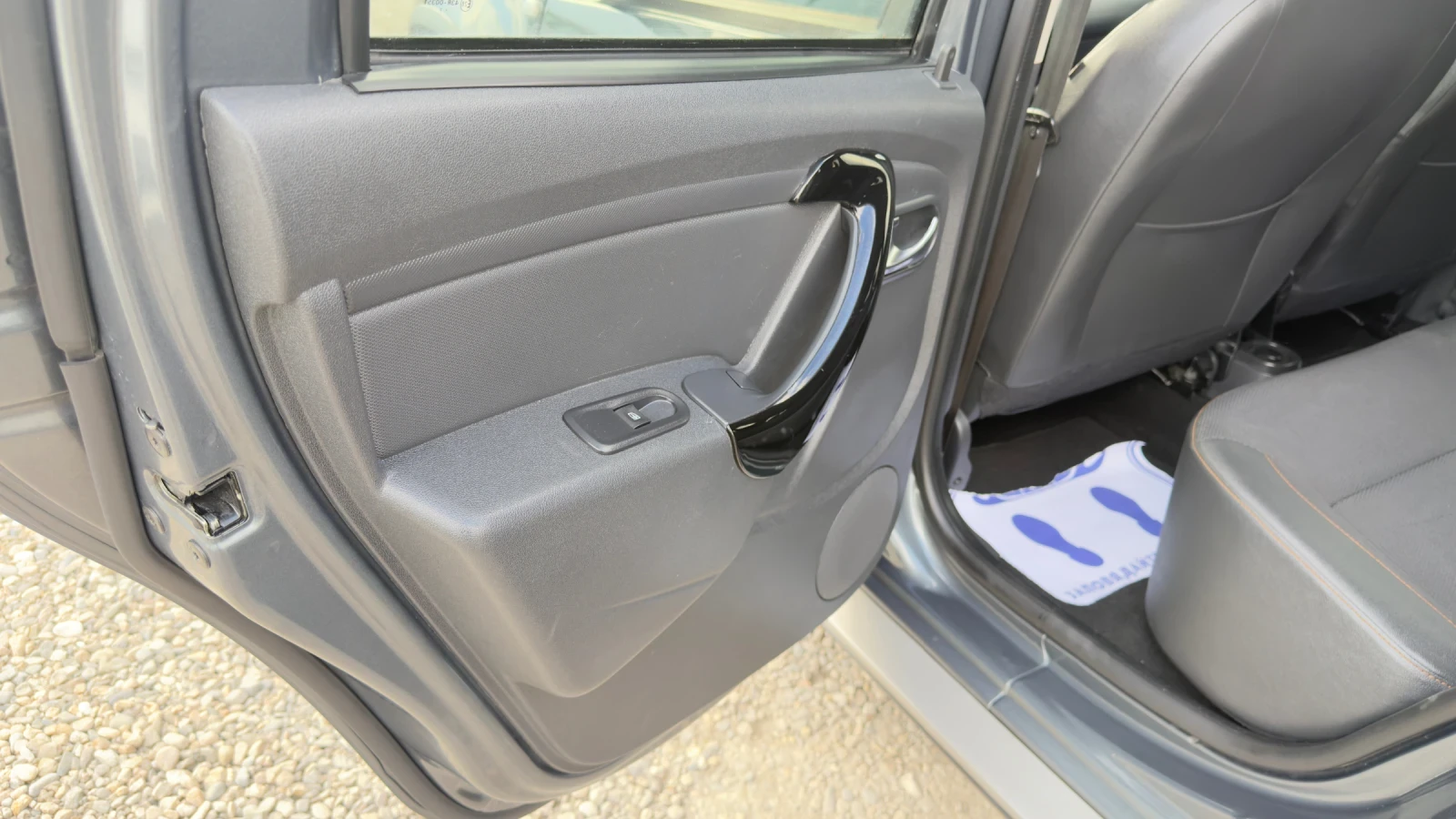 Dacia Duster 1.6 GPL * LAUREATE * EURO6B * NAVi * KAMERA, снимка 7 - Автомобили и джипове - 54260336