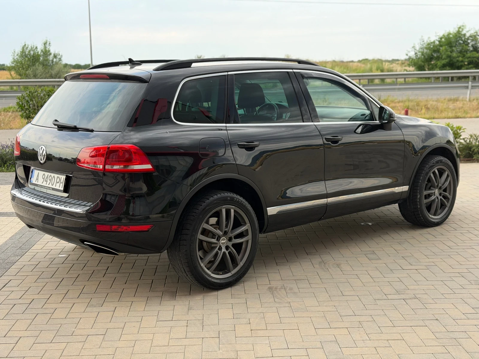 VW Touareg 3.0 245 ОБСЛУЖЕН , снимка 4 - Автомобили и джипове - 55046562