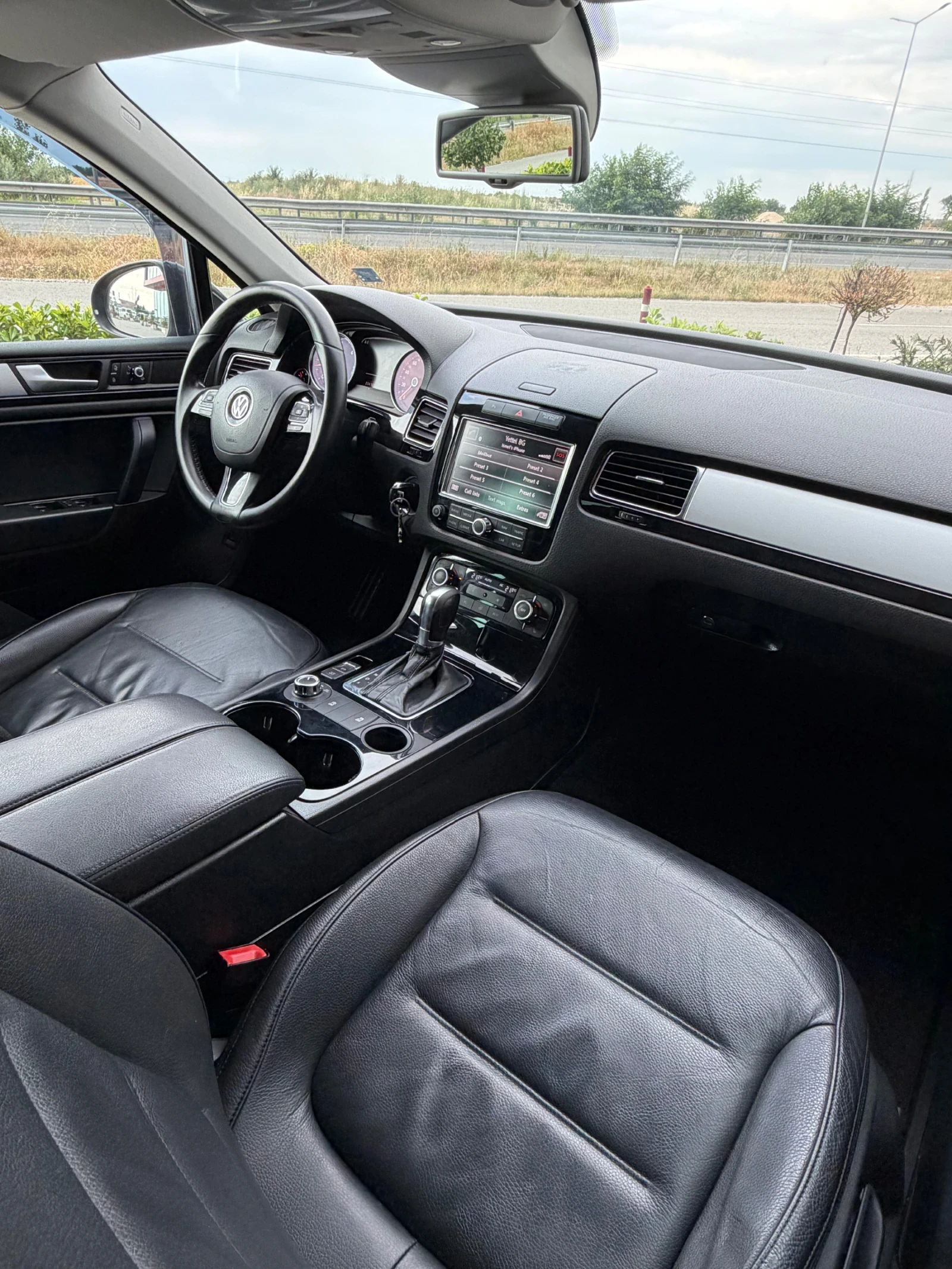 VW Touareg 3.0 245 ОБСЛУЖЕН , снимка 7 - Автомобили и джипове - 55046562