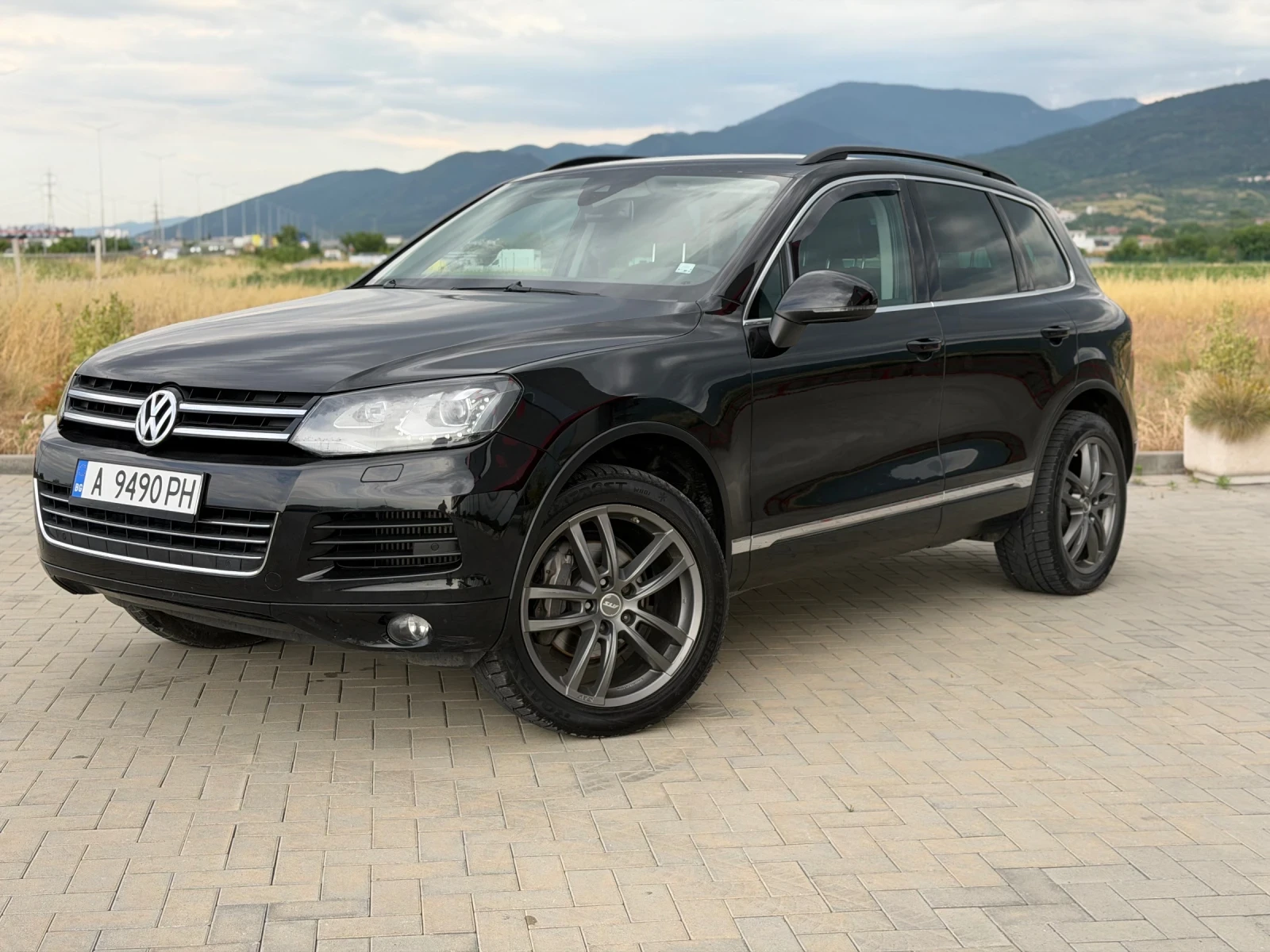 VW Touareg 3.0 245 ОБСЛУЖЕН , снимка 10 - Автомобили и джипове - 55046562