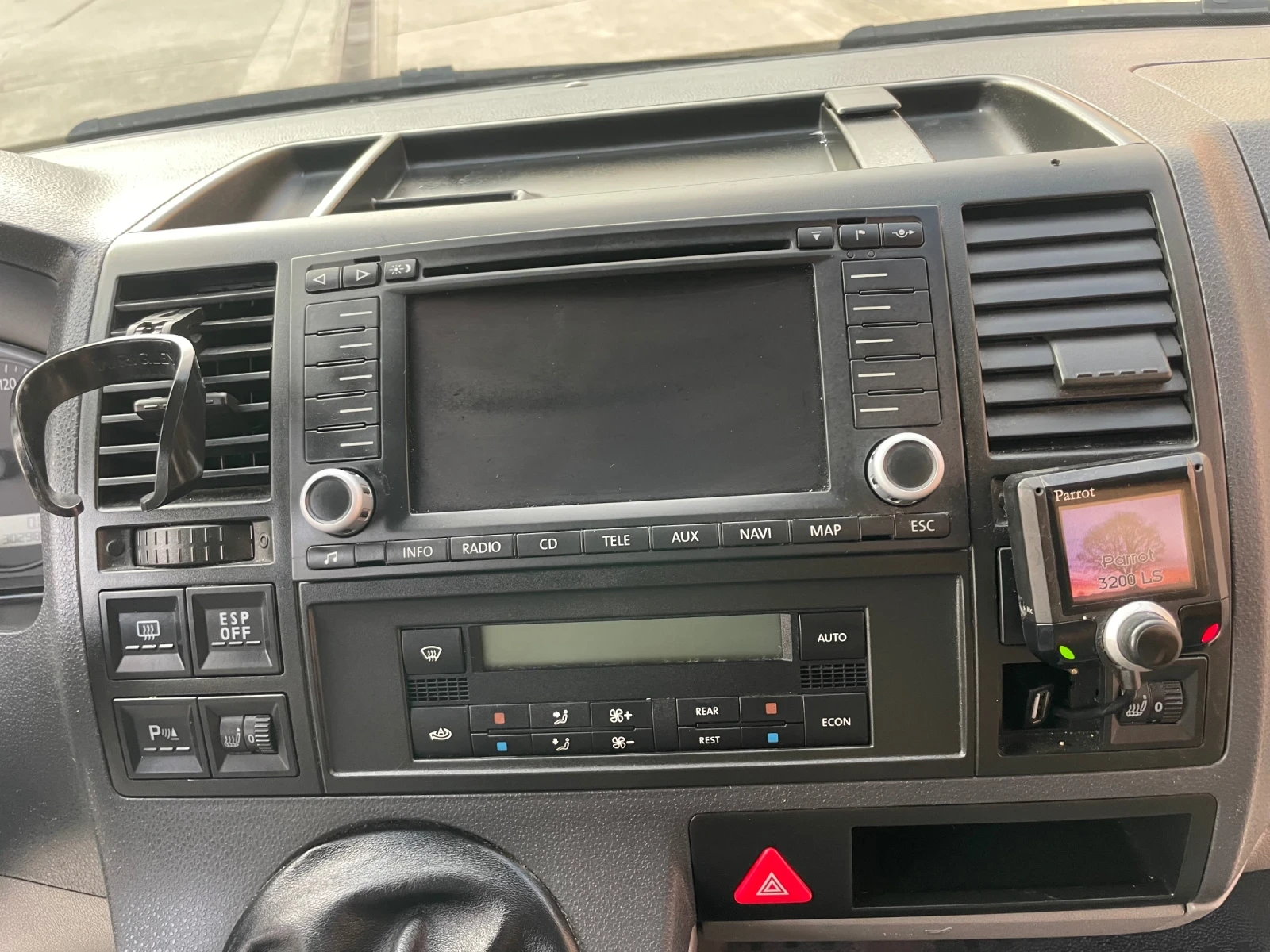 VW Caravelle 2.5TDI/LONG/НАВИ/ПАРКТРОНИК/ТЕМПОМАТ/ПДГРЕВ, снимка 9 - Бусове и автобуси - 55805850