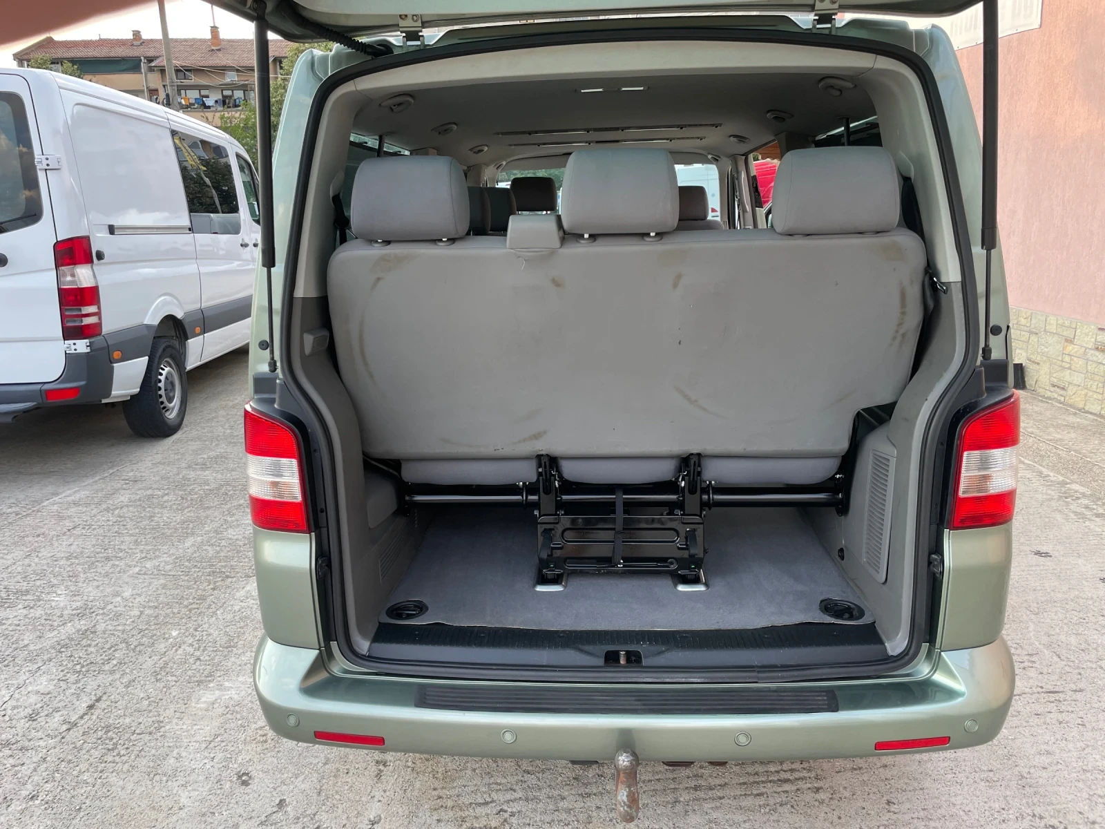 VW Caravelle 2.5TDI/LONG/НАВИ/ПАРКТРОНИК/ТЕМПОМАТ/ПДГРЕВ, снимка 17 - Бусове и автобуси - 55805850