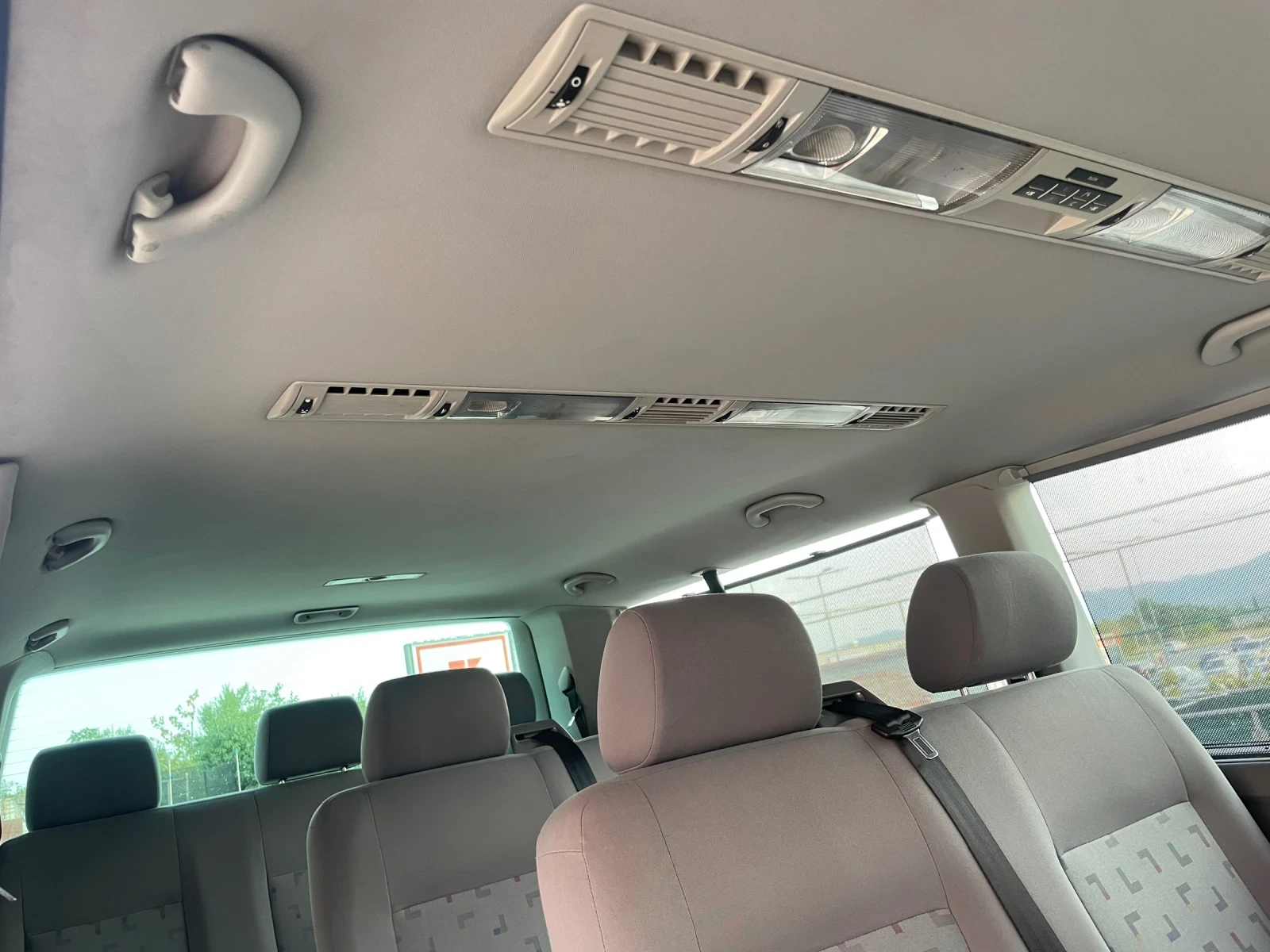 VW Caravelle 2.5TDI/LONG/НАВИ/ПАРКТРОНИК/ТЕМПОМАТ/ПДГРЕВ, снимка 15 - Бусове и автобуси - 55805850