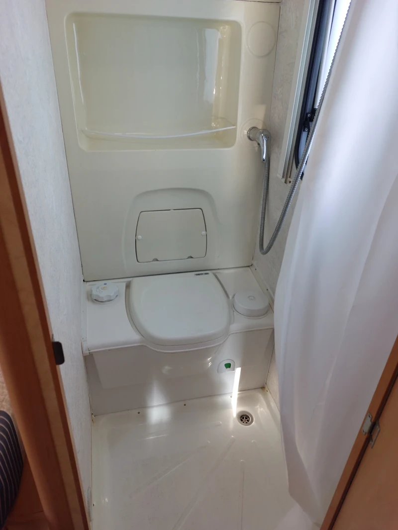 Каравана Други Lexon, снимка 15 - Каравани и кемпери - 52126531