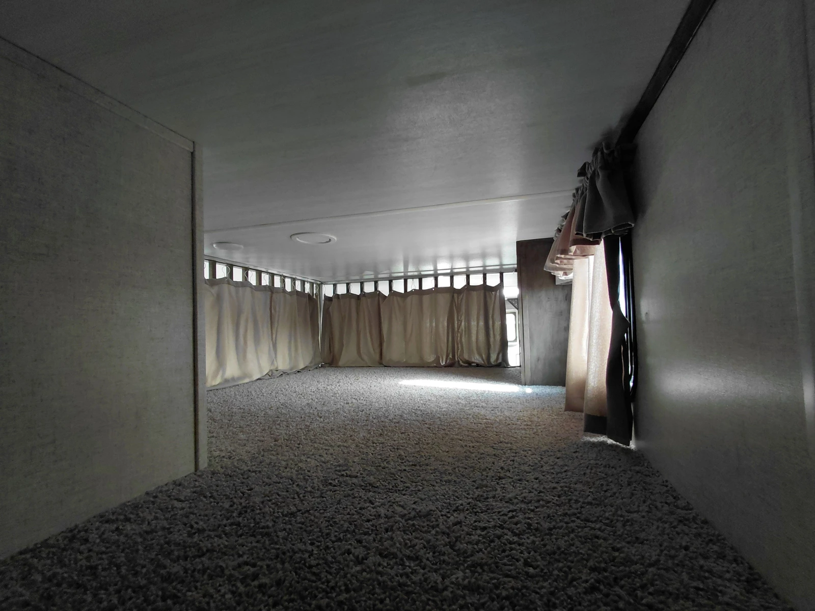 Каравана Forest River Riverstone 39 wildwood, снимка 15 - Каравани и кемпери - 53738943