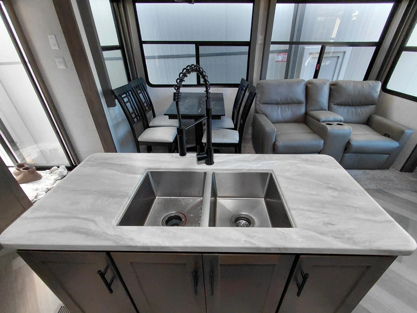 Каравана Forest River Riverstone 39 wildwood, снимка 7 - Каравани и кемпери - 53738943