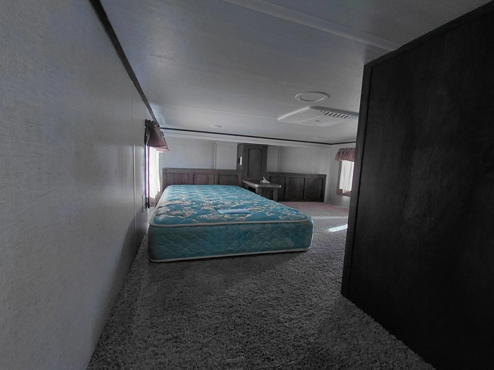 Каравана Forest River Riverstone 39 wildwood, снимка 14 - Каравани и кемпери - 53738943