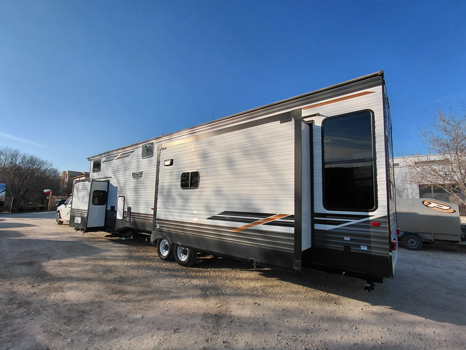 Каравана Forest River Riverstone 39 wildwood, снимка 5 - Каравани и кемпери - 53738943