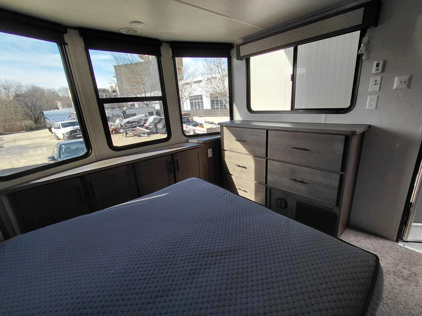 Каравана Forest River Riverstone 39 wildwood, снимка 11 - Каравани и кемпери - 53738943