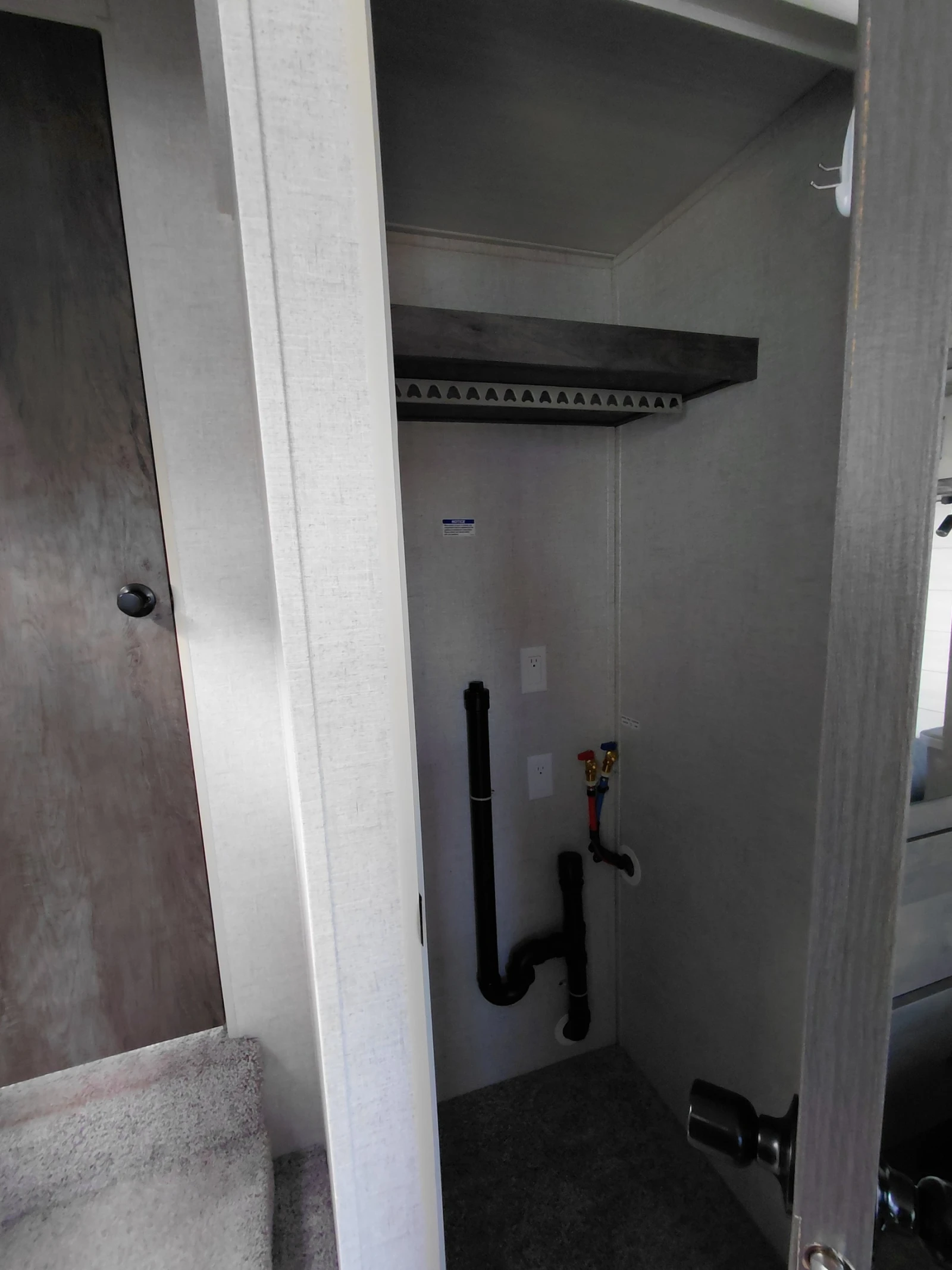 Каравана Forest River Riverstone 39 wildwood, снимка 17 - Каравани и кемпери - 53738943