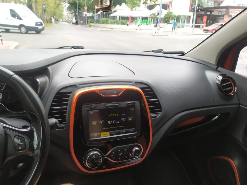 Renault Captur, снимка 11 - Автомобили и джипове - 47869562