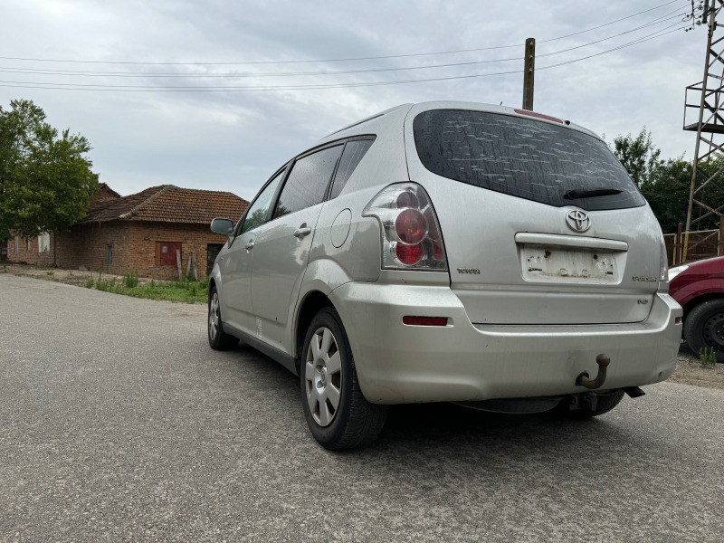 Toyota Corolla verso 2.2 136, снимка 2 - Автомобили и джипове - 46782626