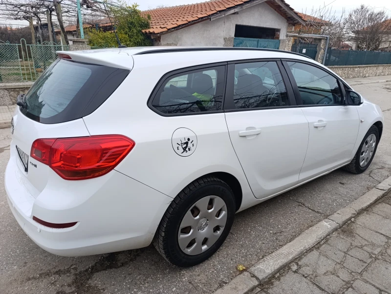 Opel Astra 1.7 CDTI, снимка 4 - Автомобили и джипове - 48853773