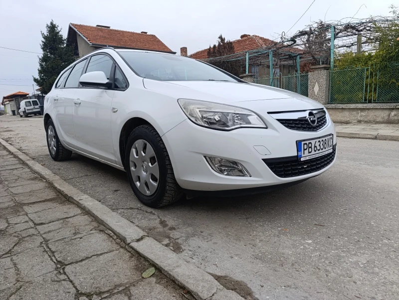 Opel Astra 1.7 CDTI, снимка 1 - Автомобили и джипове - 48853773