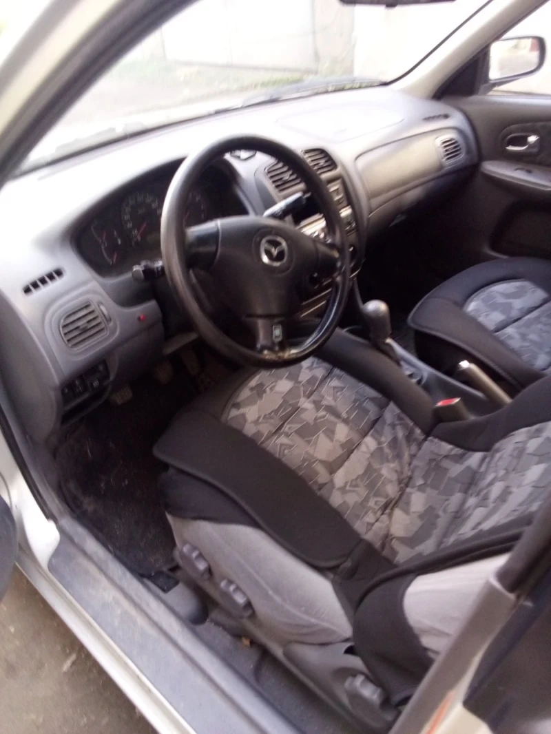 Mazda 323, снимка 4 - Автомобили и джипове - 53075378
