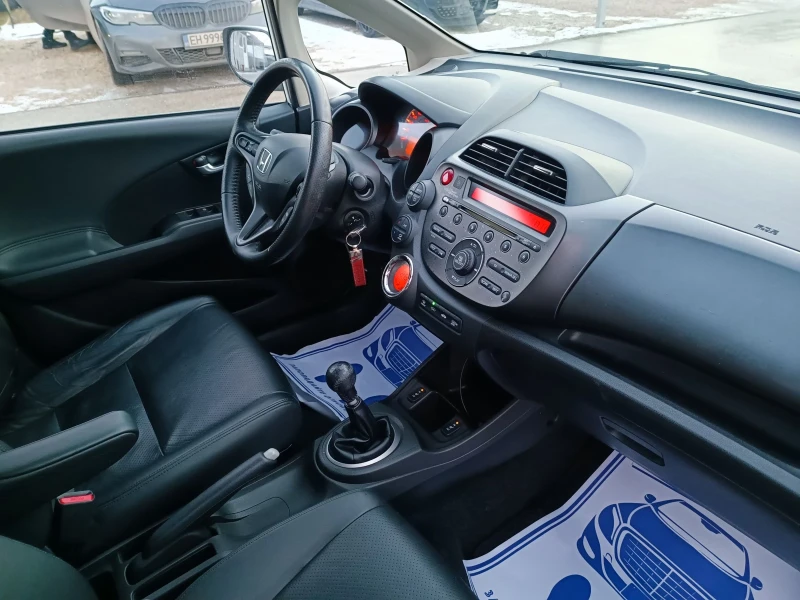 Honda Jazz 1.4i-99 кс-ШВЕЙЦАРИЯ-РЪЧКА-FACELIFT, снимка 13 - Автомобили и джипове - 53192693