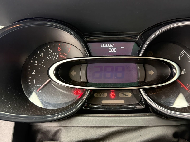 Renault Clio, снимка 17 - Автомобили и джипове - 53511193