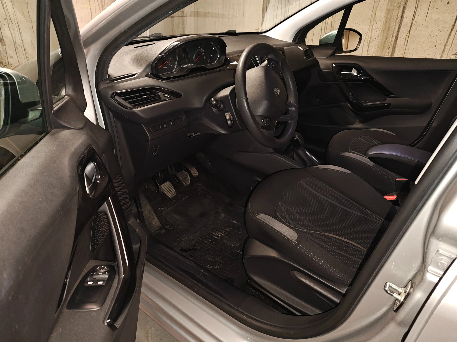 Peugeot 208 1.6 eHDI 92кс NAVI - изображение 10