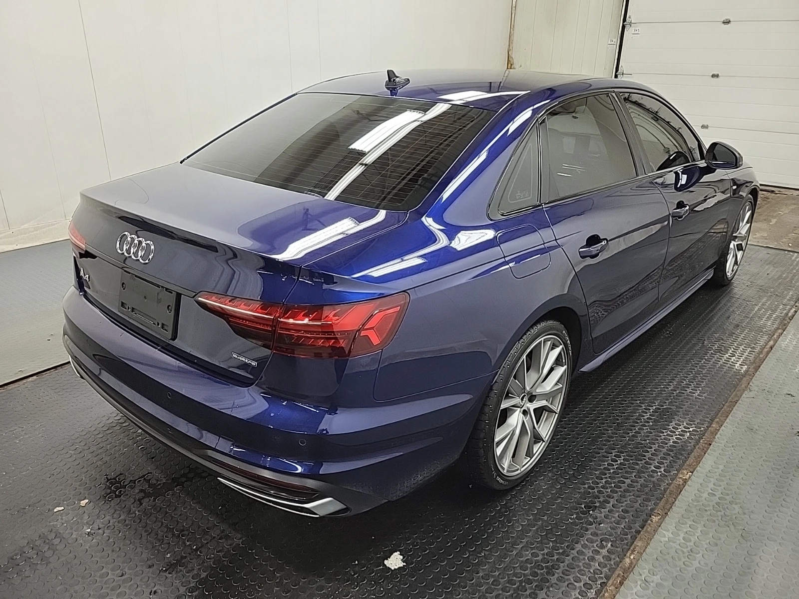 Audi A4 TECHNIK/ CARFAX / ЦЕНА ДО БЪЛГАРИЯ - изображение 3