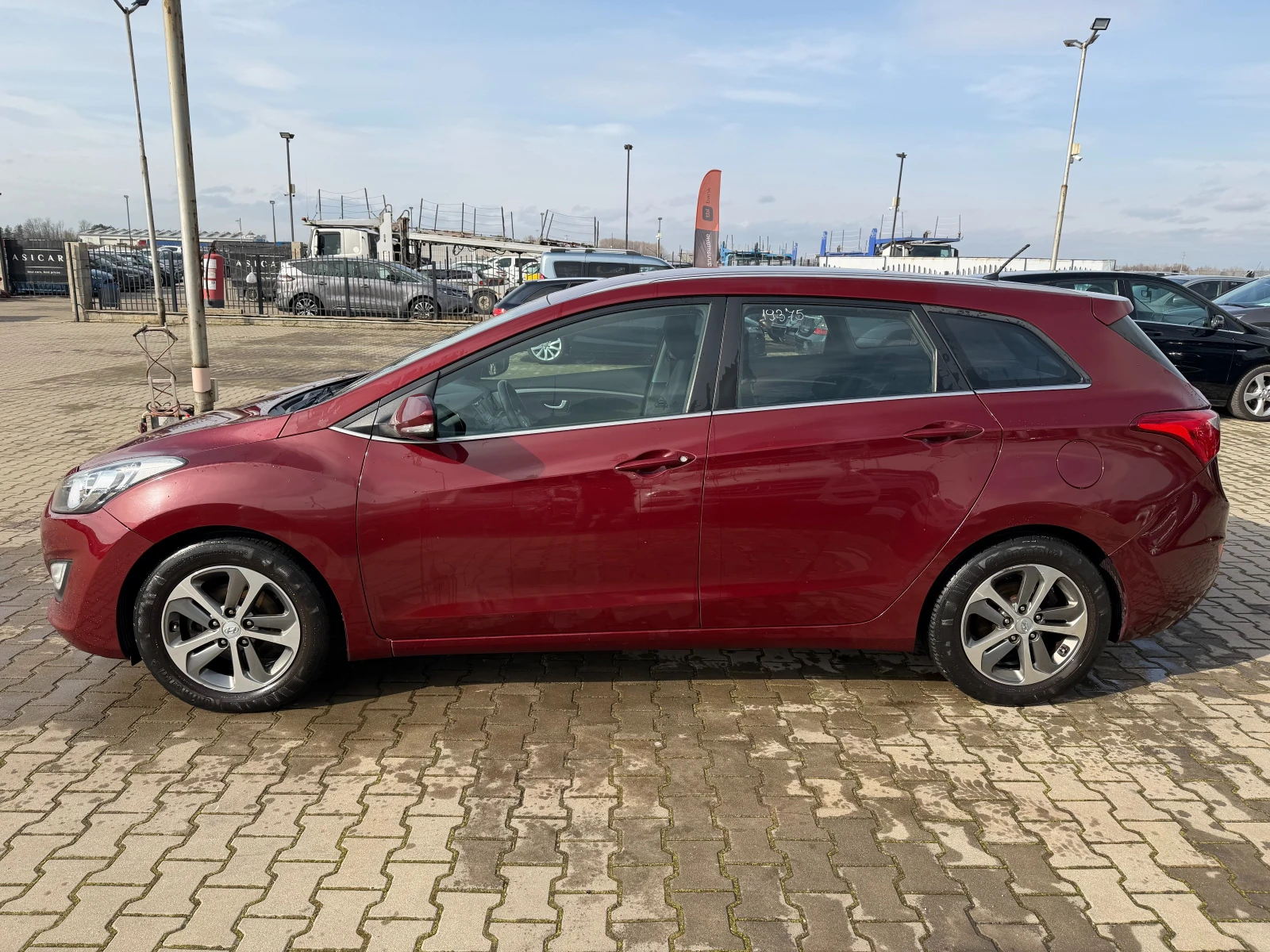 Hyundai I30 1.6CRDI EURO 6 - изображение 9
